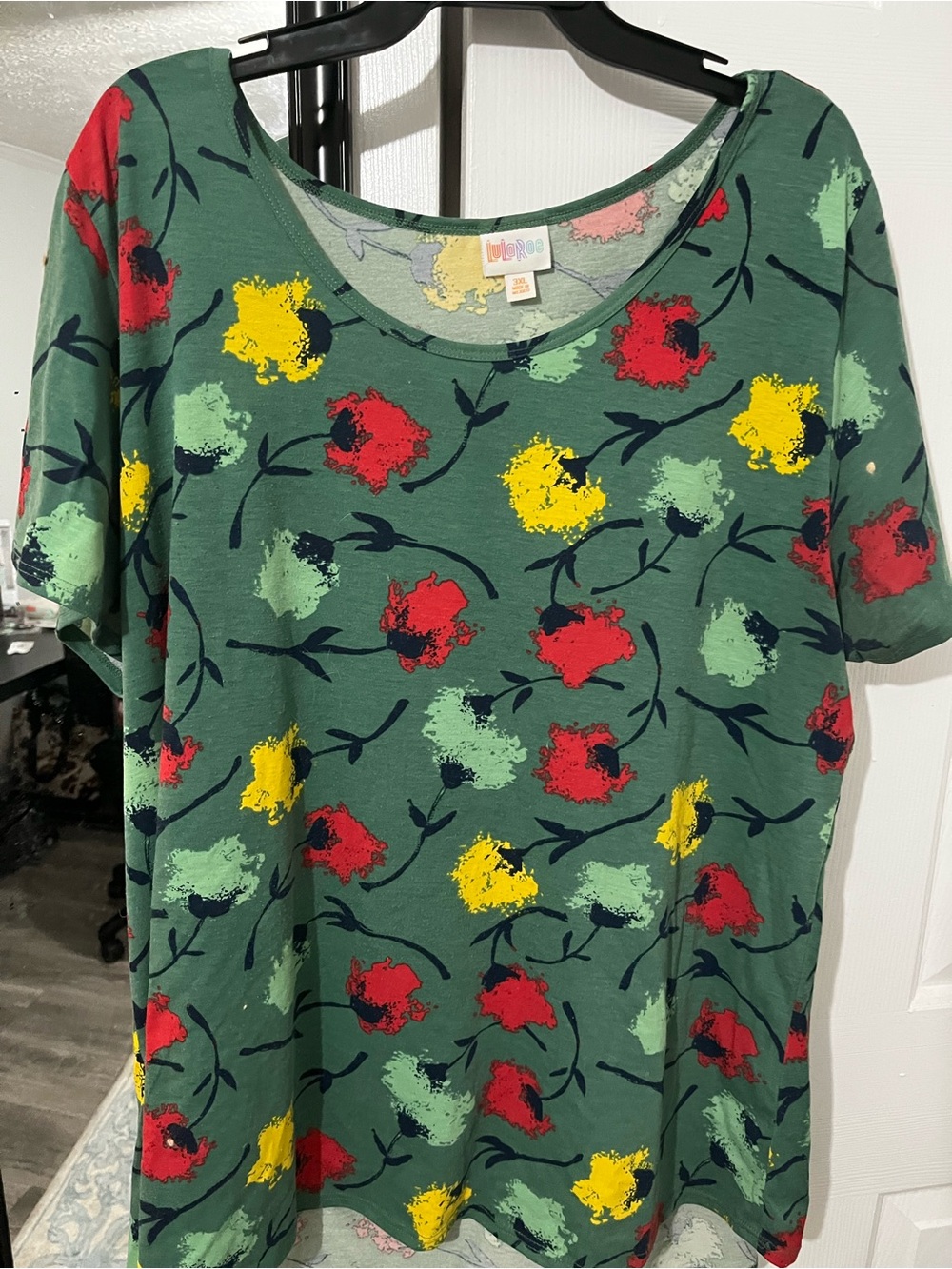 LuLaRoe Green Scoop Neck Floral Print Tee
